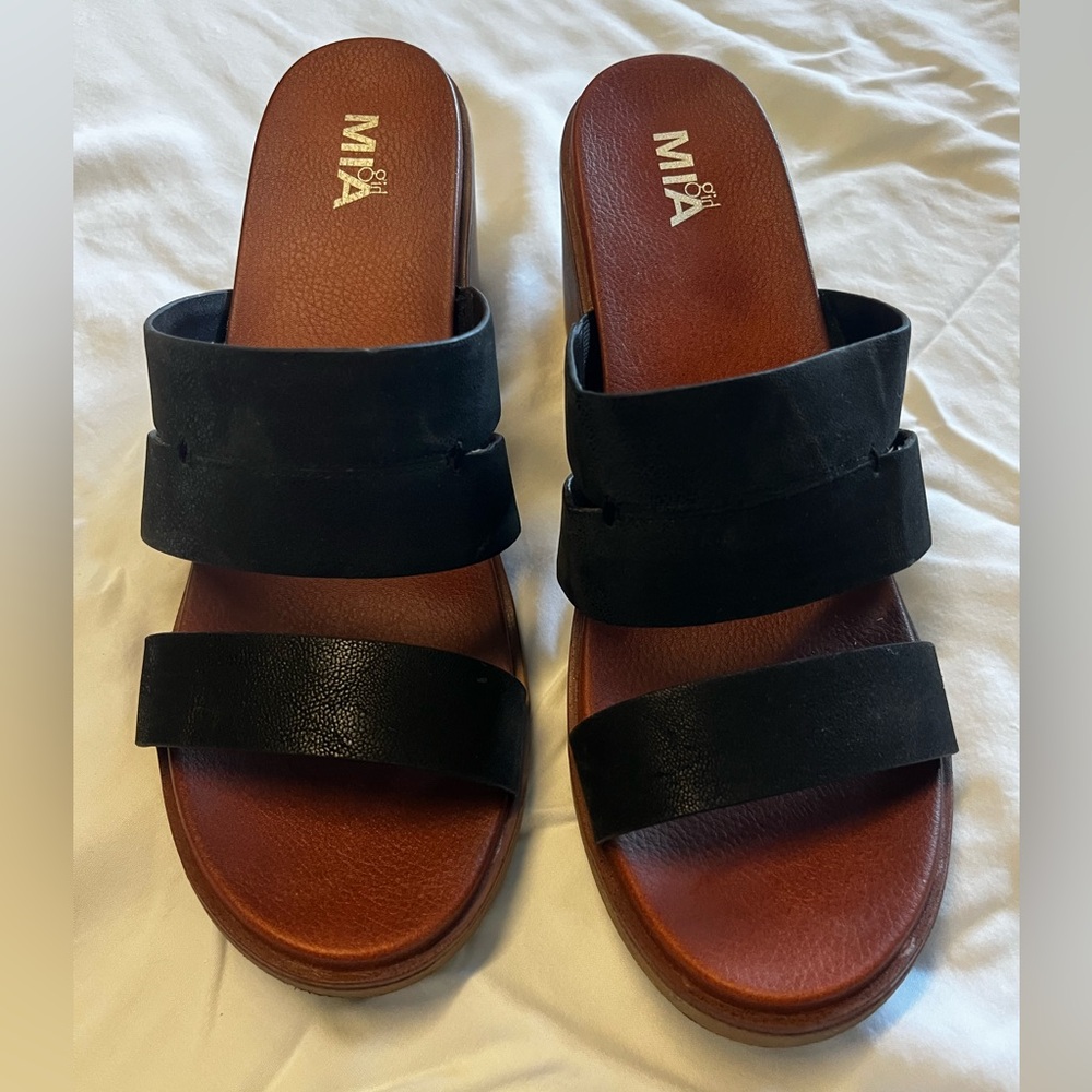 MIA Women's Black & Brown Slide Sandals with Block Heel (Size 8.5)